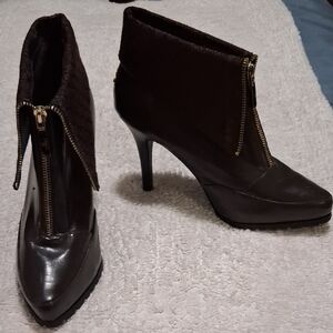 COOGI Brown Heeled Boots with Gold Zipper